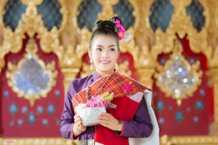 สาวภูไทร้อยเอ็ด, สาวภูไท, ร้อยเอ็ด, สาวร้อยเอ็ด, ชุดไทยอีสาน, การแต่งกายไทยอีสาน, ผ้าสไบขิด, ผู้สาว, สาว, ร้อยเอ็ดถิ่นงาม เด่นรามพุทธศิลป์, น้องธัญญ่า , น้องบีบี้, ผาน้ำย้อย, วัดผาน้ำย้อย