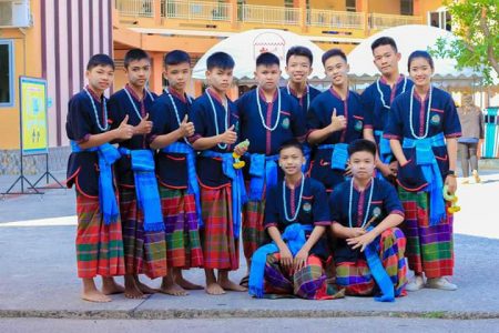 วงโปงลางโรงเรียนอนุบาลพรประดิษฐ์ จังหวัดกาฬสินธุ์, วงโปงลาง, โรงเรียนอนุบาลพรประดิษฐ์ , จังหวัดกาฬสินธุ์, โสร่ง, นุ่งโสร่ง, ผ้าขิด, เด็กนักเรียน, เด็ก ๆ, ชุดไทยอีสาน, เสื้อหม้อฮ่อม, คาดผ้าขิด