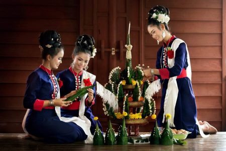 สาวนักฟ้อนเรณูนคร จัดขันหมากเบง, สาวนักฟ้อน, สาวเรณูนคร, ชุดภูไท, สาวภูไท, ชุดไทยอีสาน, ขันหมากเบง, วัฒนธรรมประเพณีไทยอีสาน