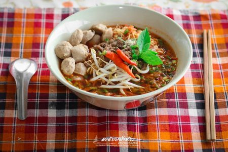 ก๋วยเตี๋ยวชามโต, ก๋วยเตี๋ยว, noodle, ผ้าขาวม้า, loincloth, ช้อน, ลูกชิ้น, พริก, ถั่วงอก, ชาม, กินเส้น, เส้นมาม่า, ก๋วยเตี๋ยวเส้นมาม่า